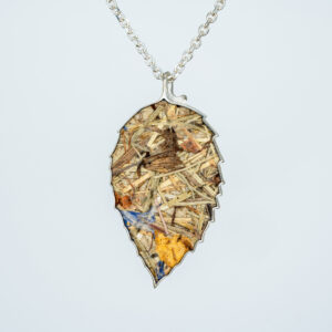 Anhänger Almwiese MOUNTAIN MEADOW Whispering Leaf Anhänger mit echter Almwiese – handgefertigt in Österreich. Ein einzigartiger Anhänger aus Sterling Silber 925, Natur Pur. NEKAWA Halskette mit Almwiese aus 925 Silber. Natur Pur. Nachhaltig, echt, stark, Alpen Nah