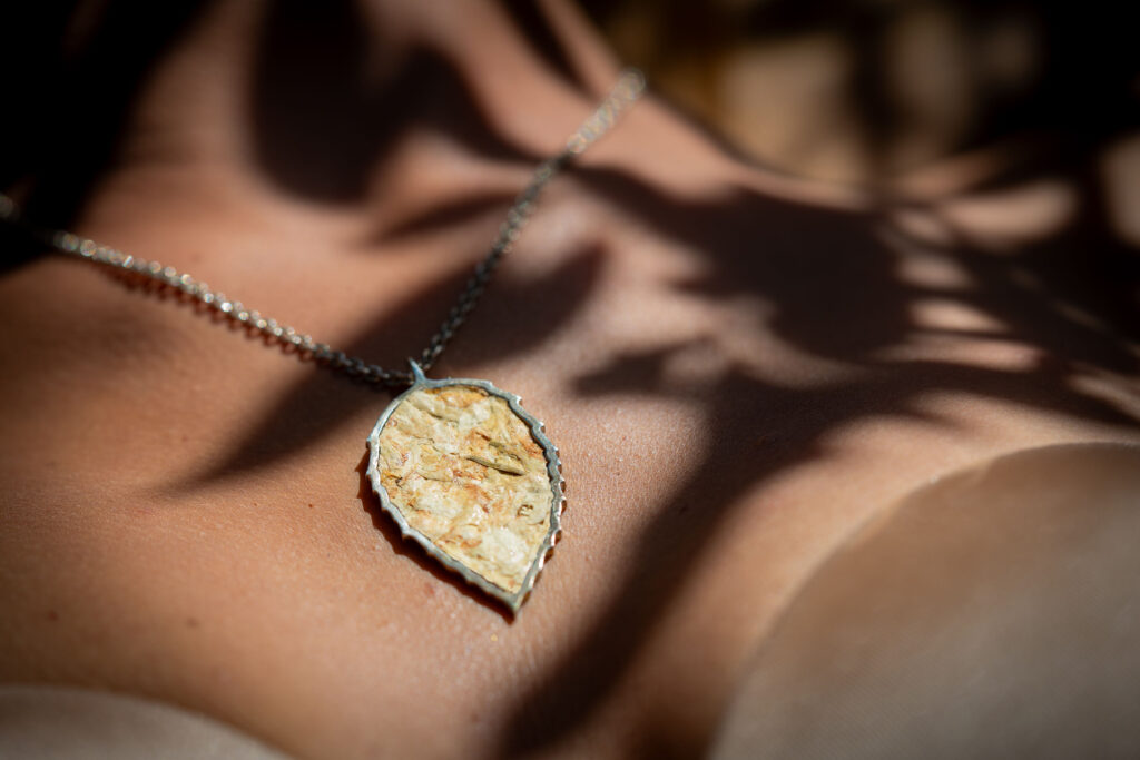 HARMONIC HOPS NEKAWA Handgefertigter Anhänger mit echtem Hopfen in 925er Silber. Natürlich, zeitlos und nachhaltig – Schmuck mit Charakter aus Österreich. Pur & Bedeutungsvoll!